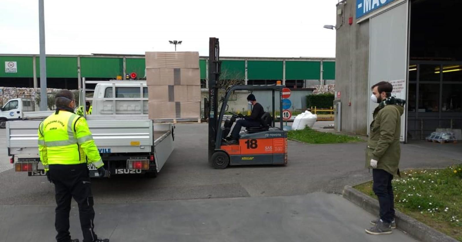 Il dono degli Scantamburlo alla città: 30mila mascherine