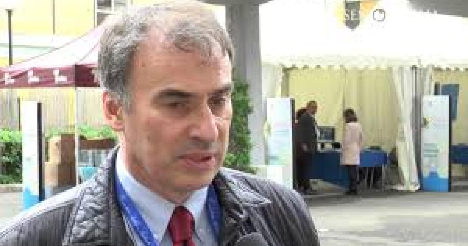 Un metro di distanza, lavare spesso mani, superfici e anche la spesa: come frenare il covid