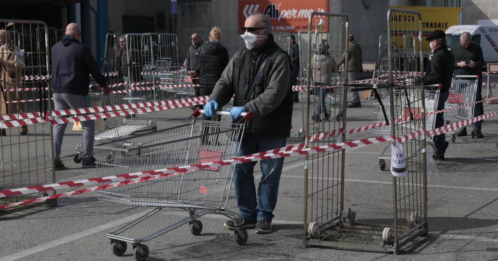 Nuovi divieti: si fa la spesa solo con mascherine e guanti, domenica tutto chiuso, mercati all'aperto vietati
