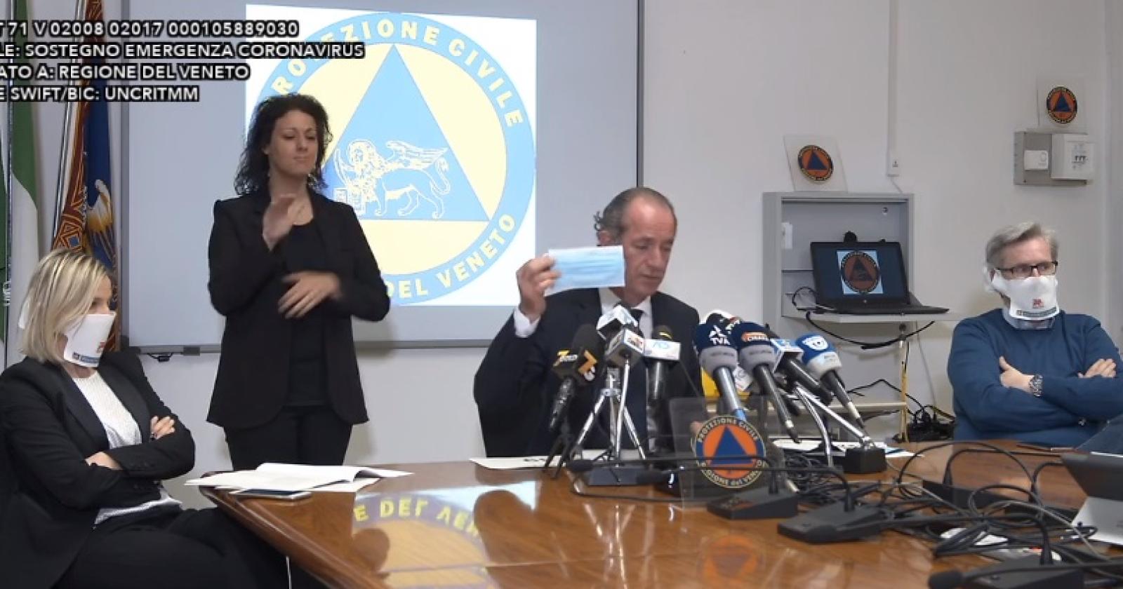 "La mascherina vi accompagnerà per mesi. Salva la vita"