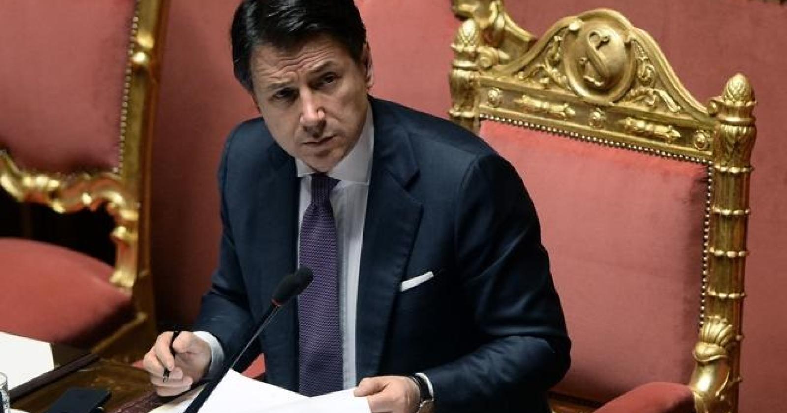 "Mascherine e distanza sociale fino a quando non ci sarà un vaccino"