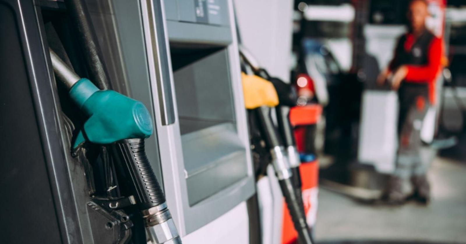 Il Governo taglia il costo della benzina:  15 cent al litro