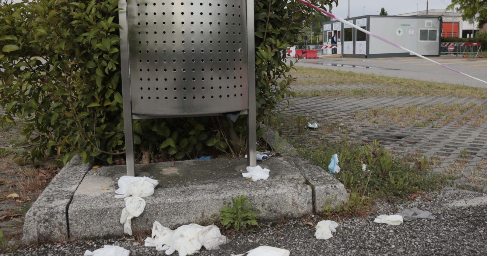 "Guanti e mascherine gettati a terra, ora basta! Abbiate rispetto"