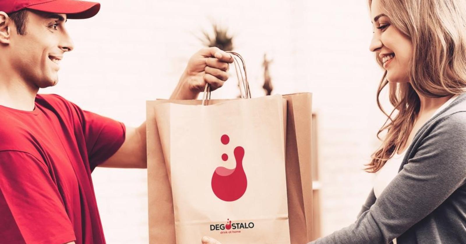 Cocktail e caviale a domicilio: le discoteche lanciano l'aperitivo-delivery