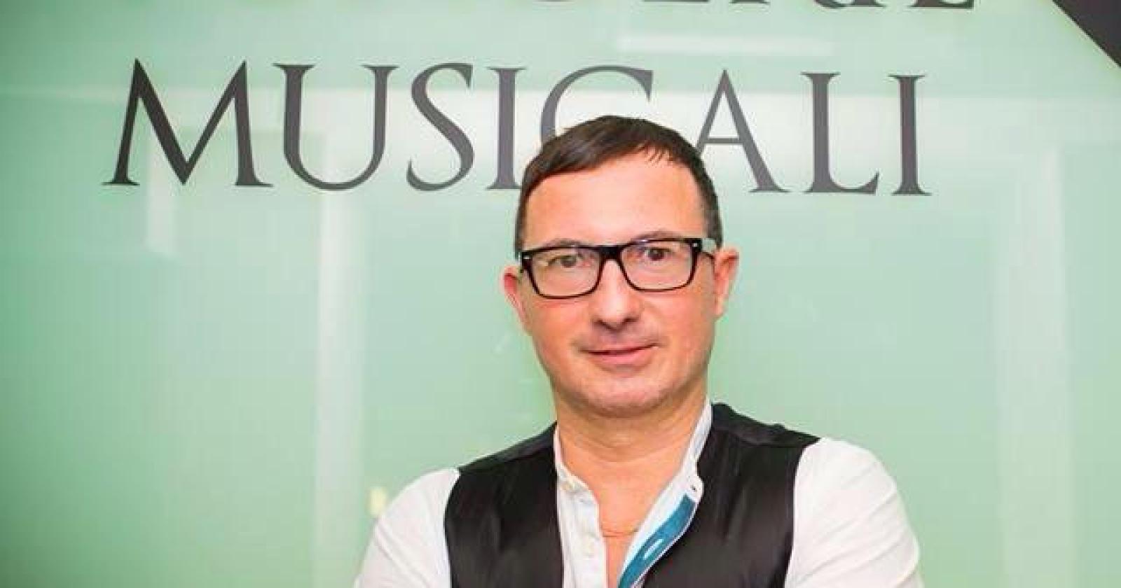 “In disco seduti per ore? Nemmeno ai matrimoni!”