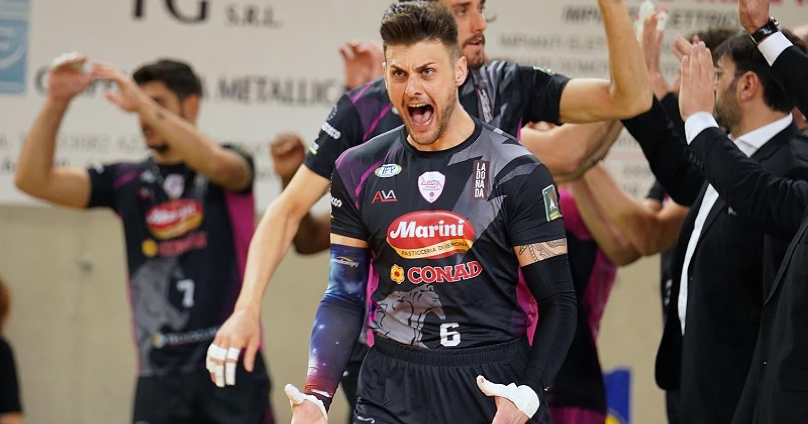 Il gladiatore resta tra i giganti nerofucsia