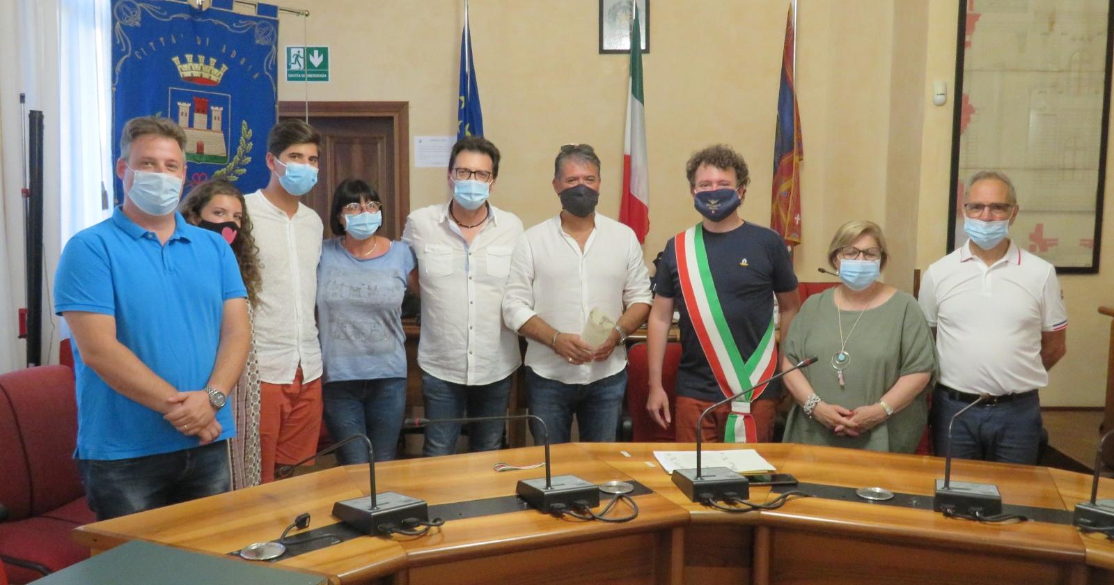 Veri eroi. Salvano una famiglia e dicono: "Lo avrebbe fatto chiunque"