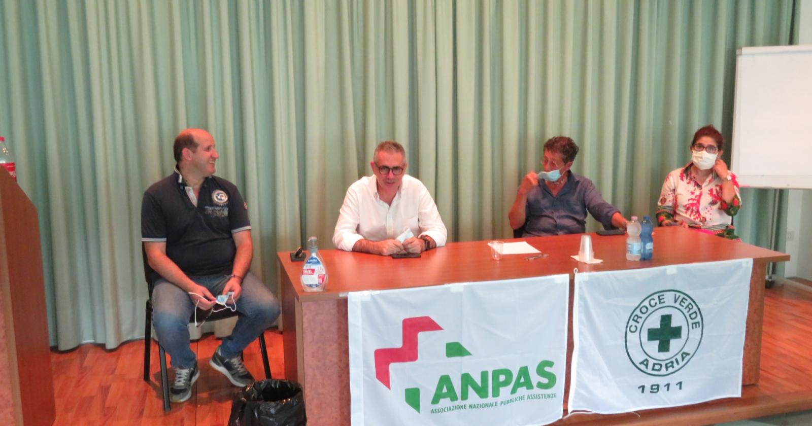 Pregliasco: "Il virus è ancora presente tra noi"