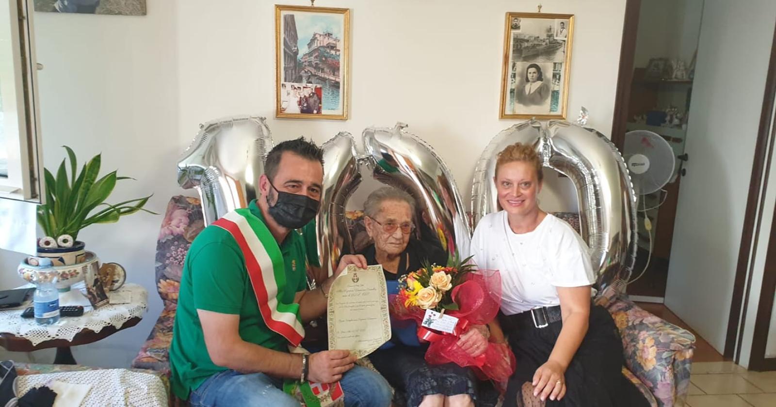 Nonna Venerina festeggia i cento anni