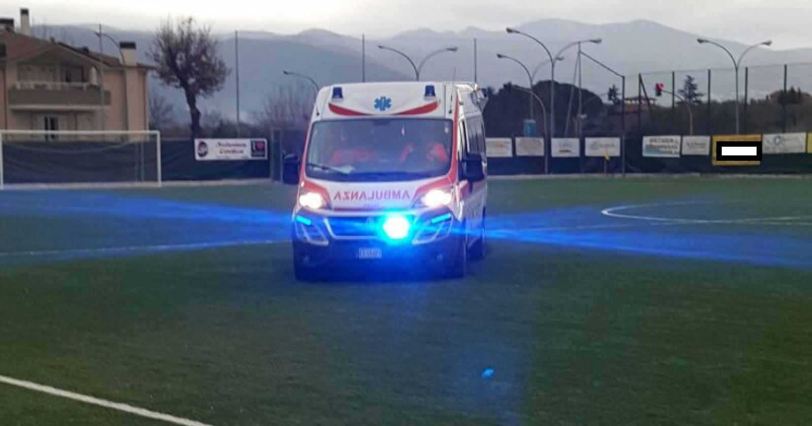 Il capitano si frattura la gamba in campo. Partita sospesa dopo pochi minuti