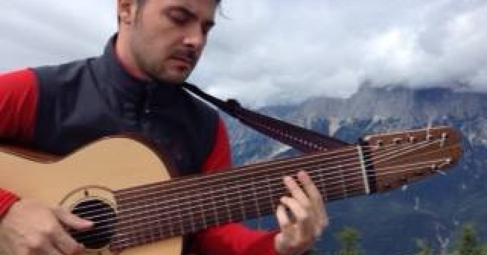 Ex primario precipita e muore in montagna