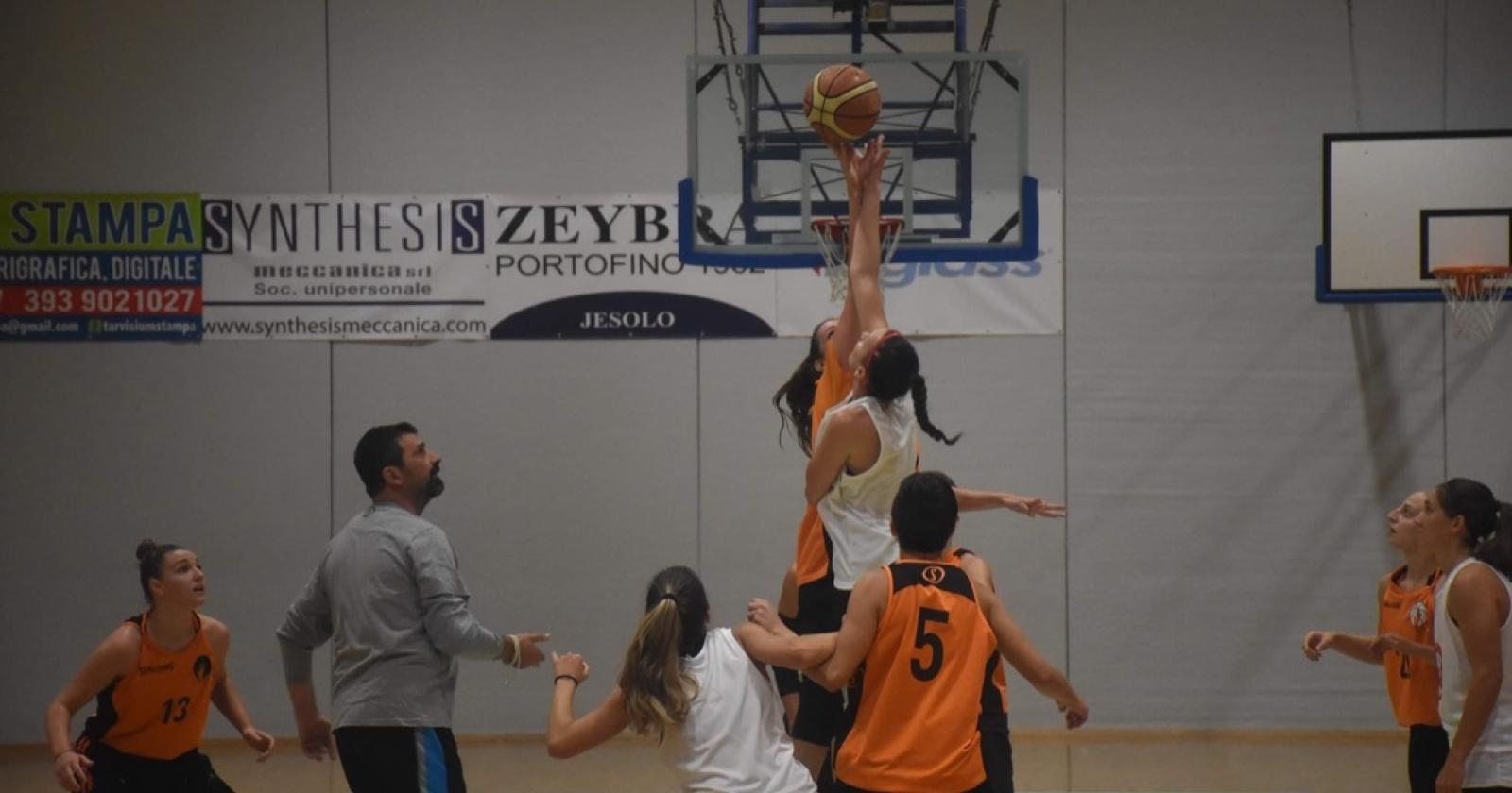 Si parte in casa, il 31 ottobre. Forza girls!