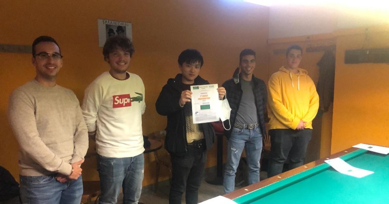 "Insegnare l'eleganza  del biliardo a stecca ai giovani" 