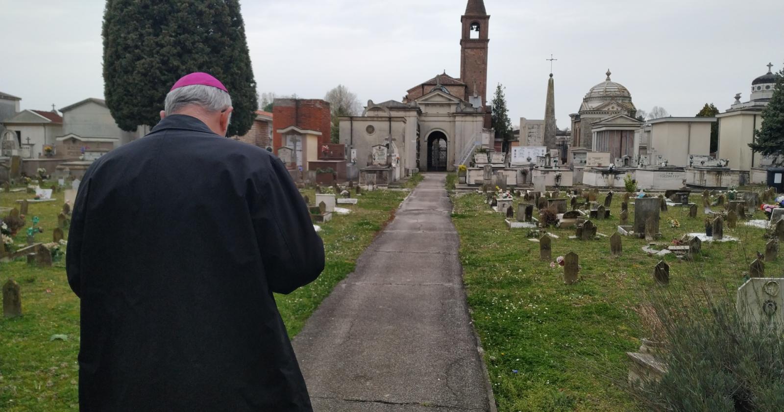 "Per i Morti, niente messe al camposanto"