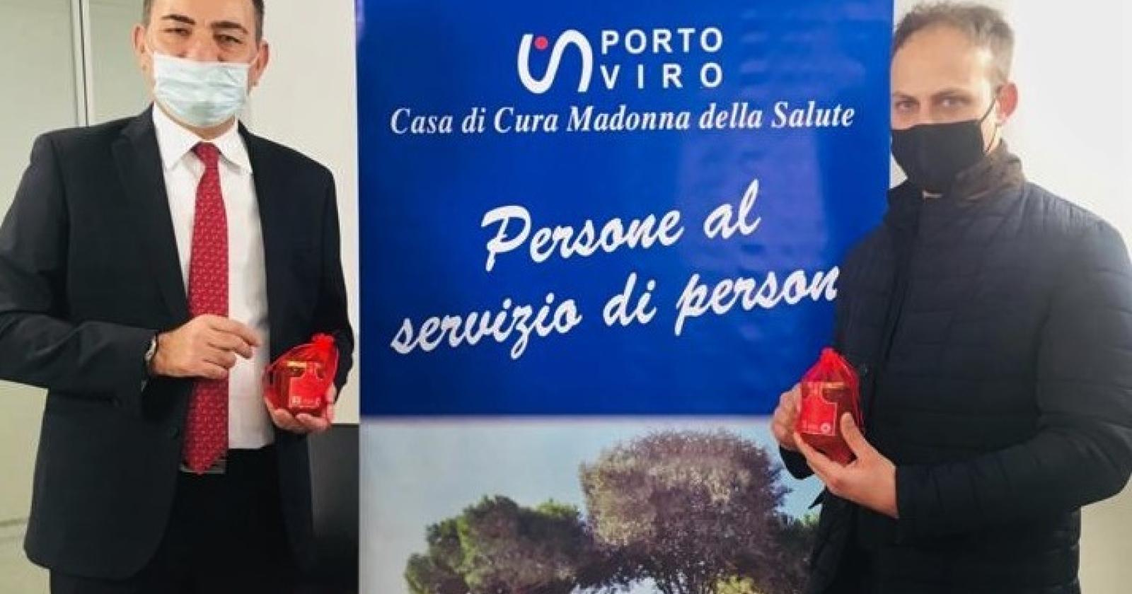 Gli apicoltori donano 250 confezioni di miele ai lavoratori della Casa di Cura