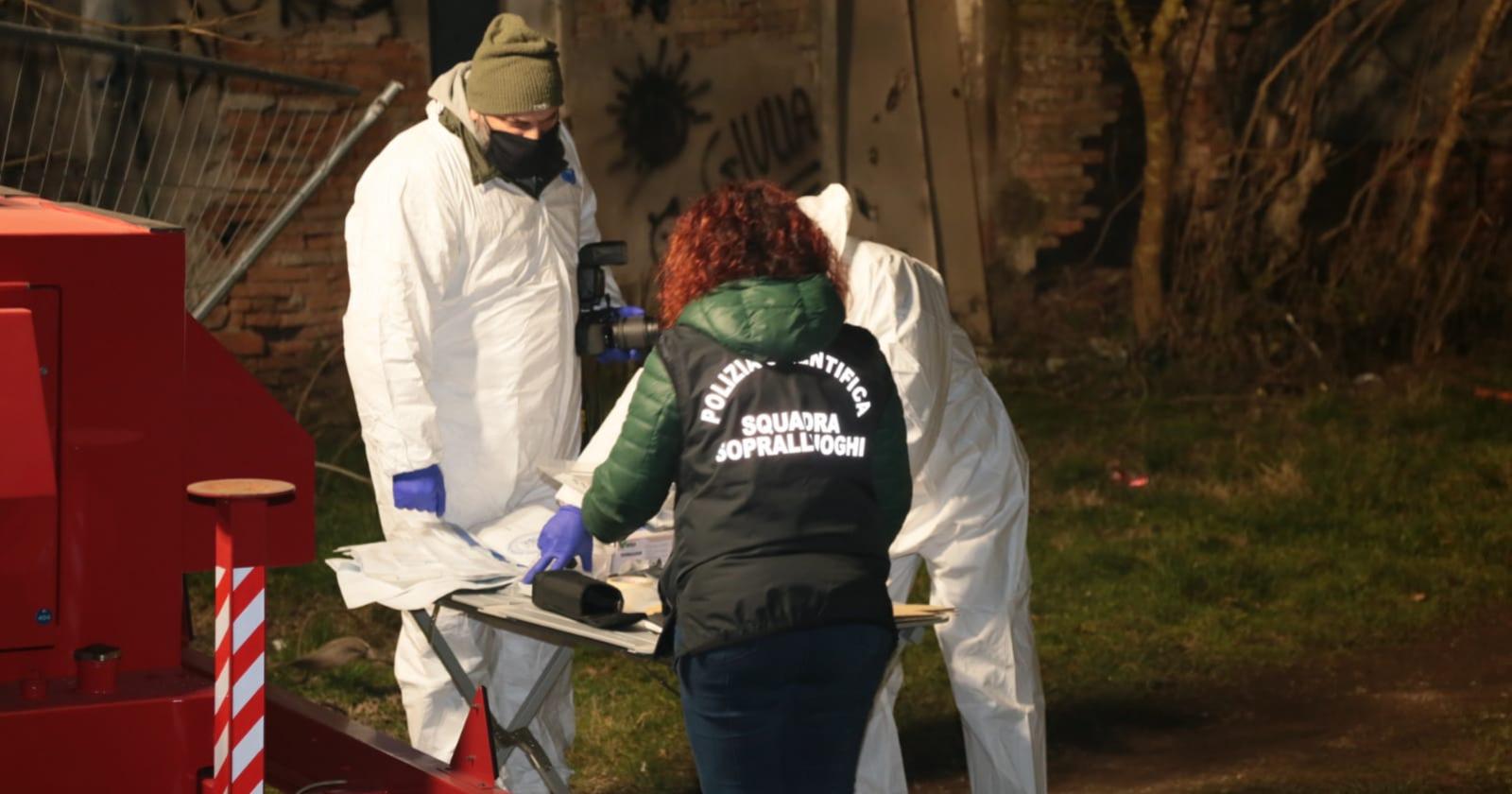 Omicidio al campo nomadi, si cerca ancora l’arma