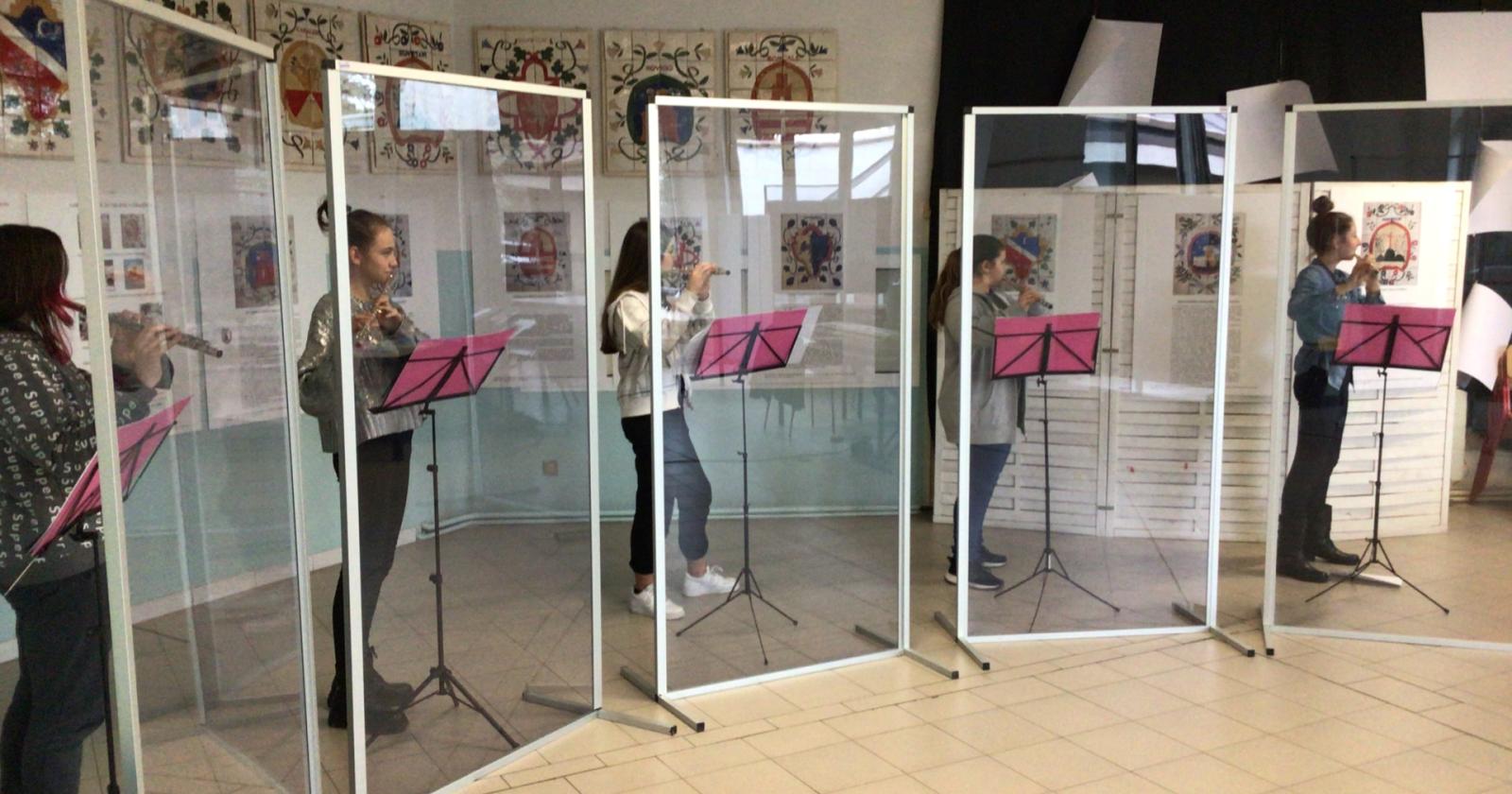 La Planoplast dona 9 pannelli per fare musica in sicurezza