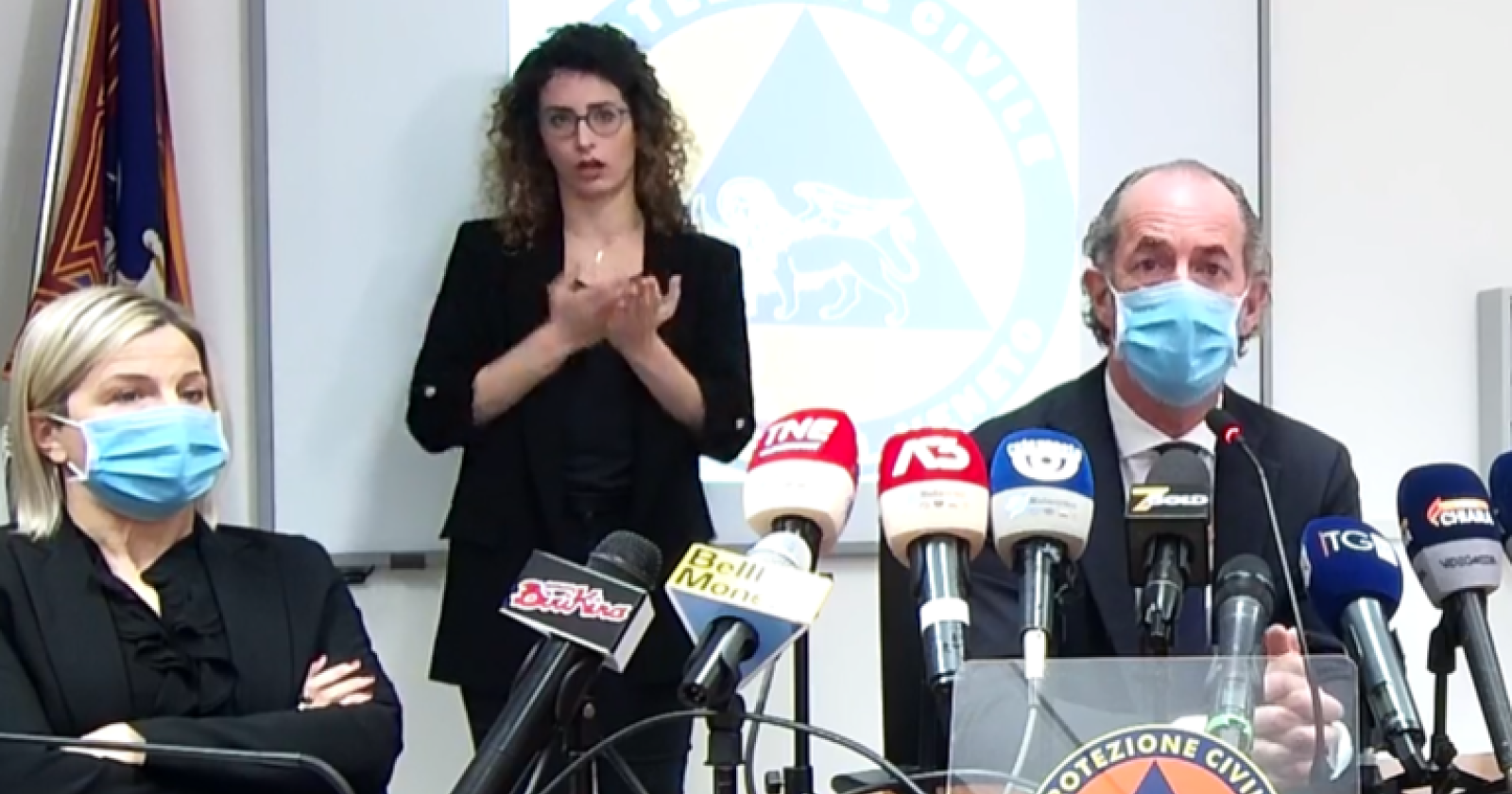 "Riattiveremo i 10 covid hospital in Veneto"