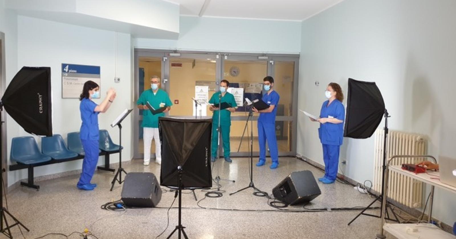 Il coro canta per i malati di Covid