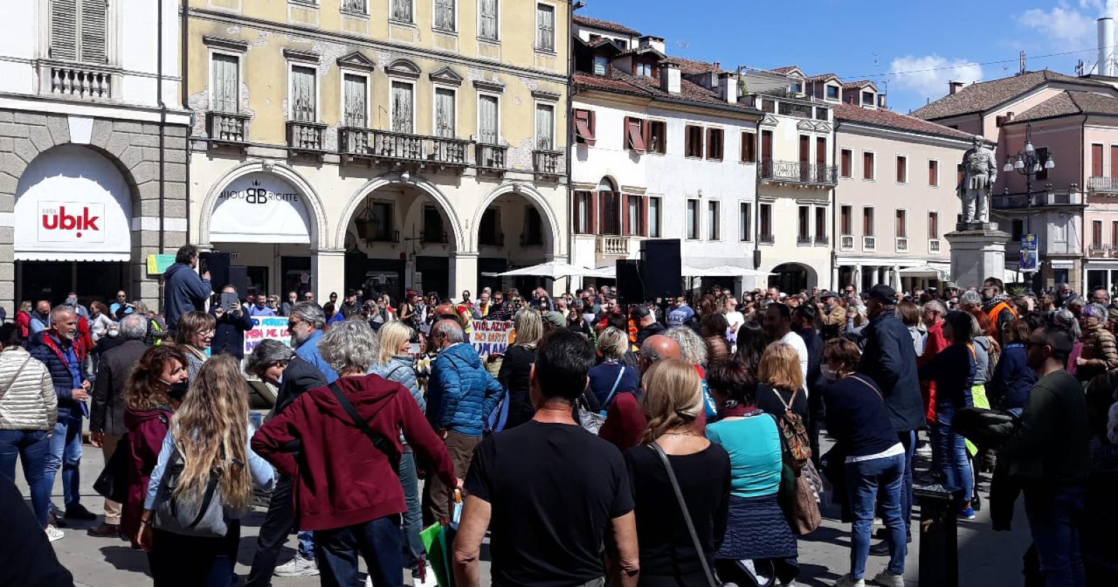 14 no-vax sanzionati per la manifestazione del 2 maggio