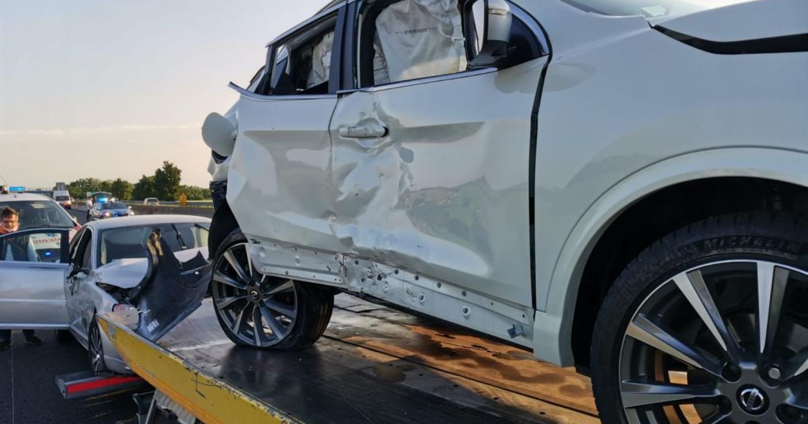 Schianto a catena in autostrada, all'altezza del cantiere. 