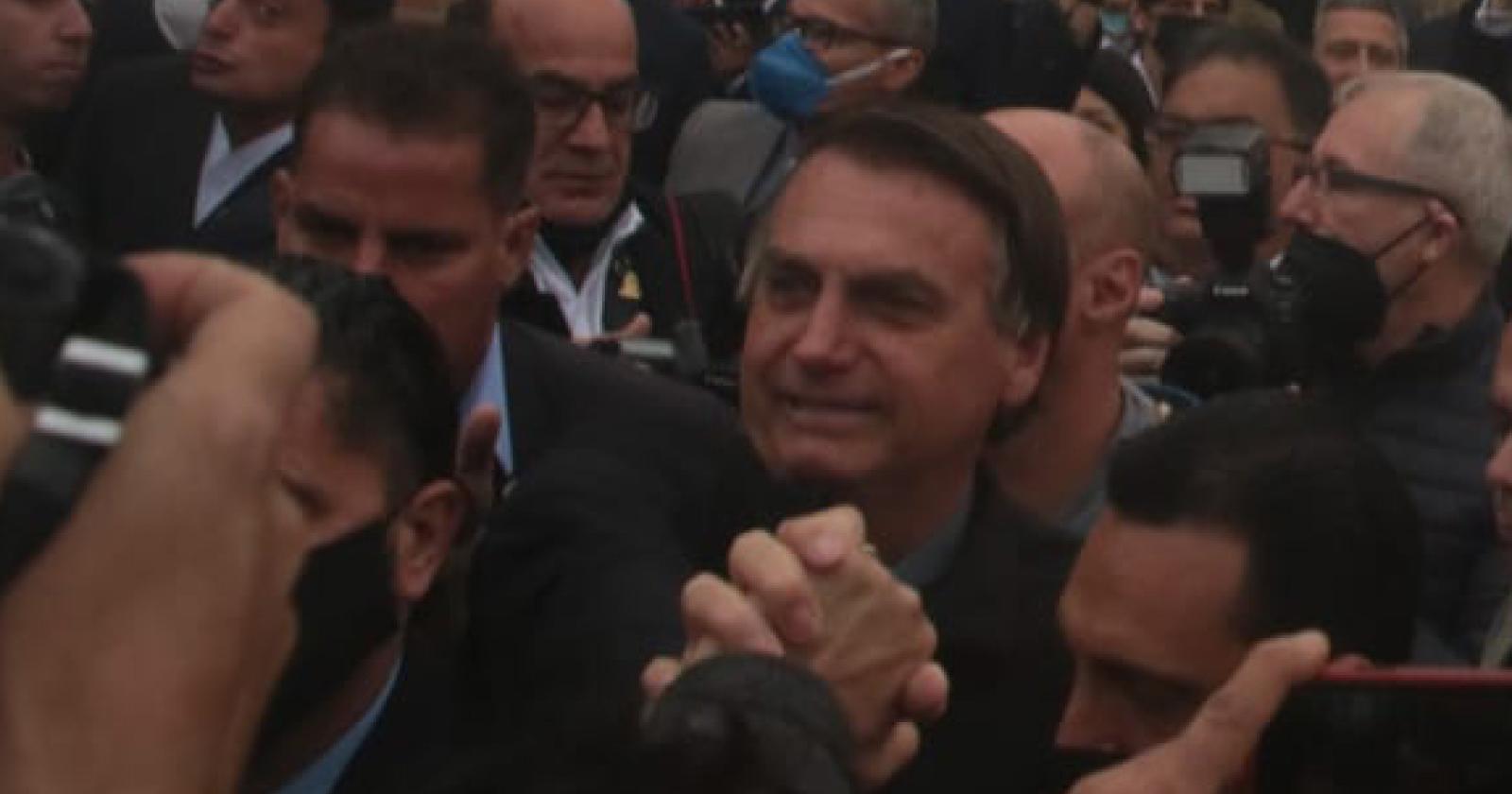"Via subito la cittadinanza onoraria a Bolsonaro"