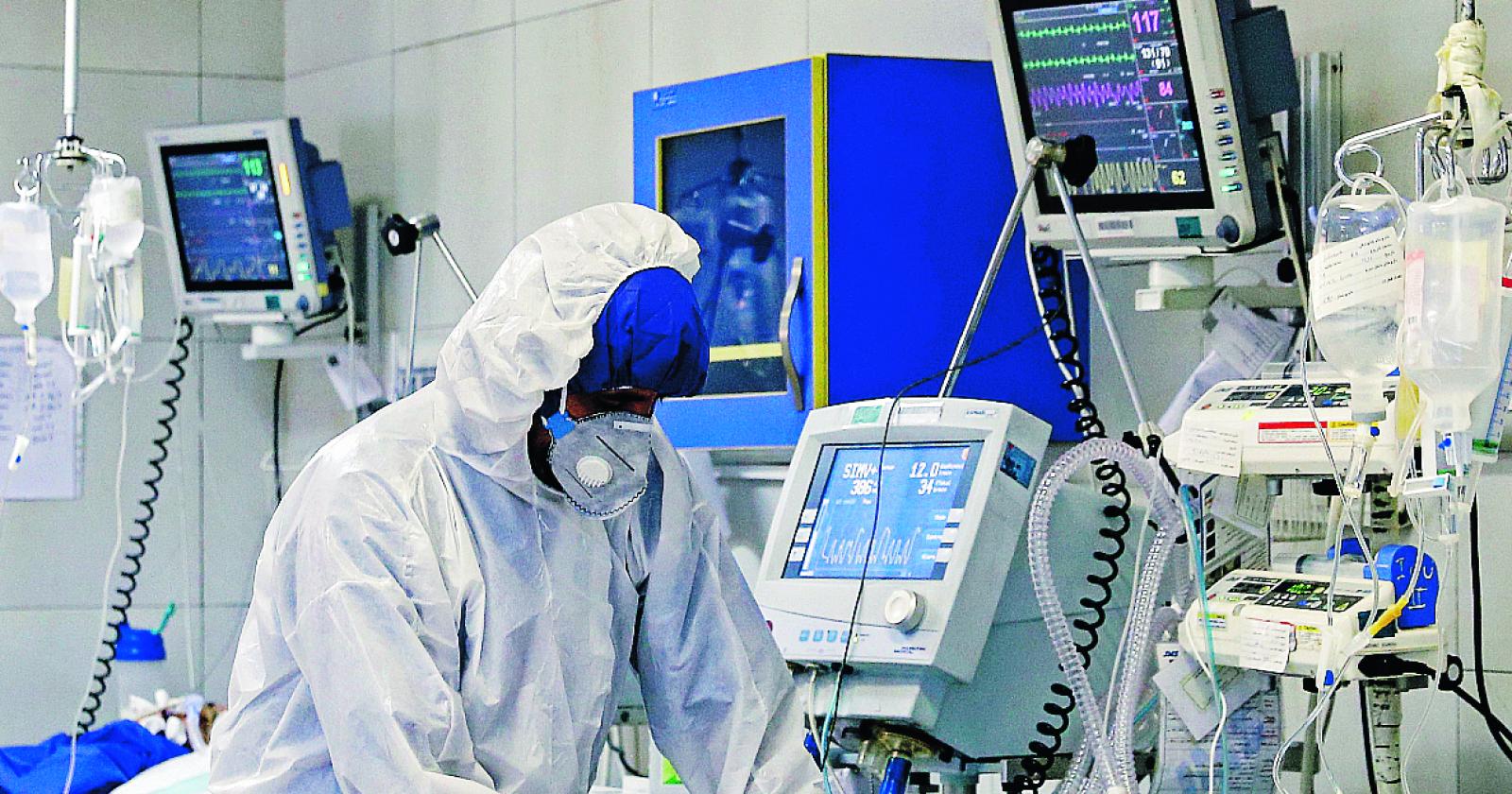 Risalgono i contagi, paura Omicron 5