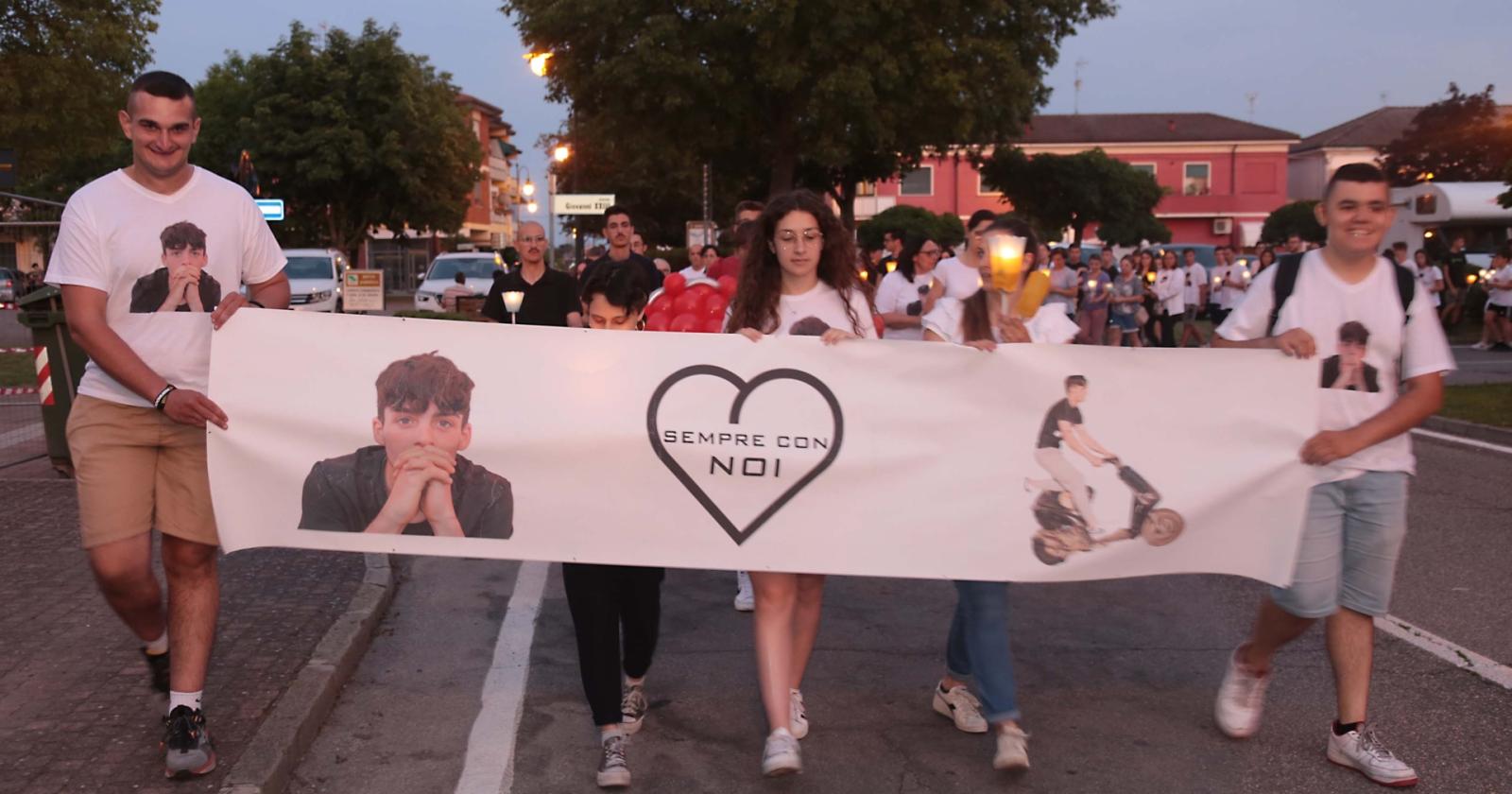 "Andrea, sei sempre con noi"