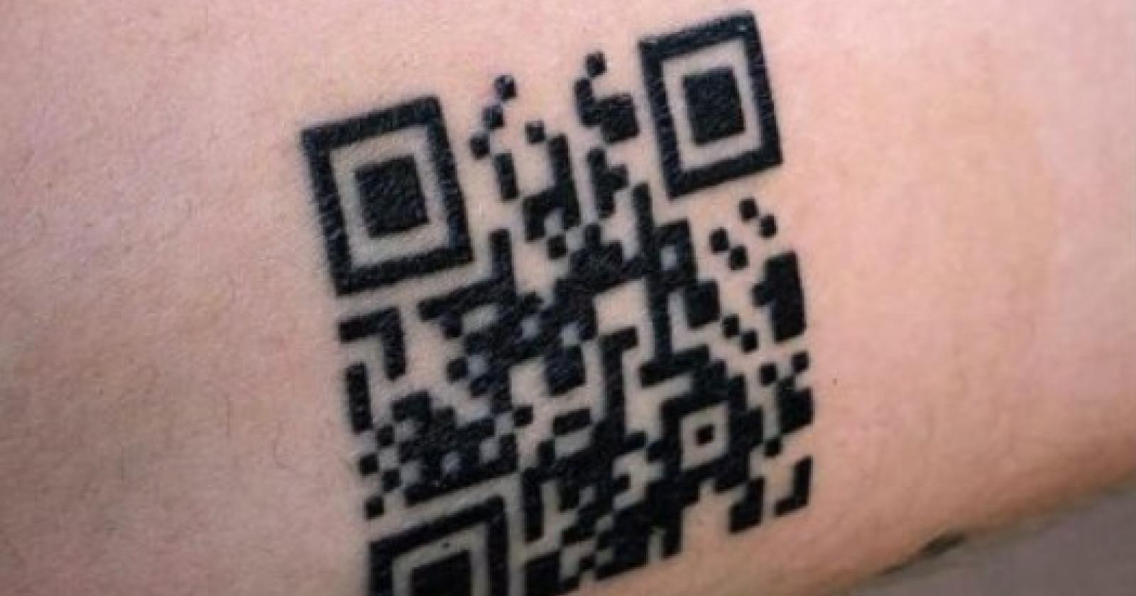 22enne si fa tatuare il Qr code del Green Pass sul braccio...e funziona!