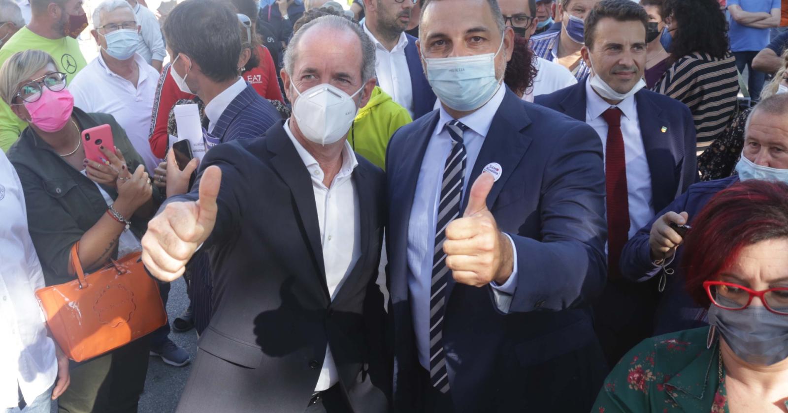 Grossato festeggia con i suoi elettori 