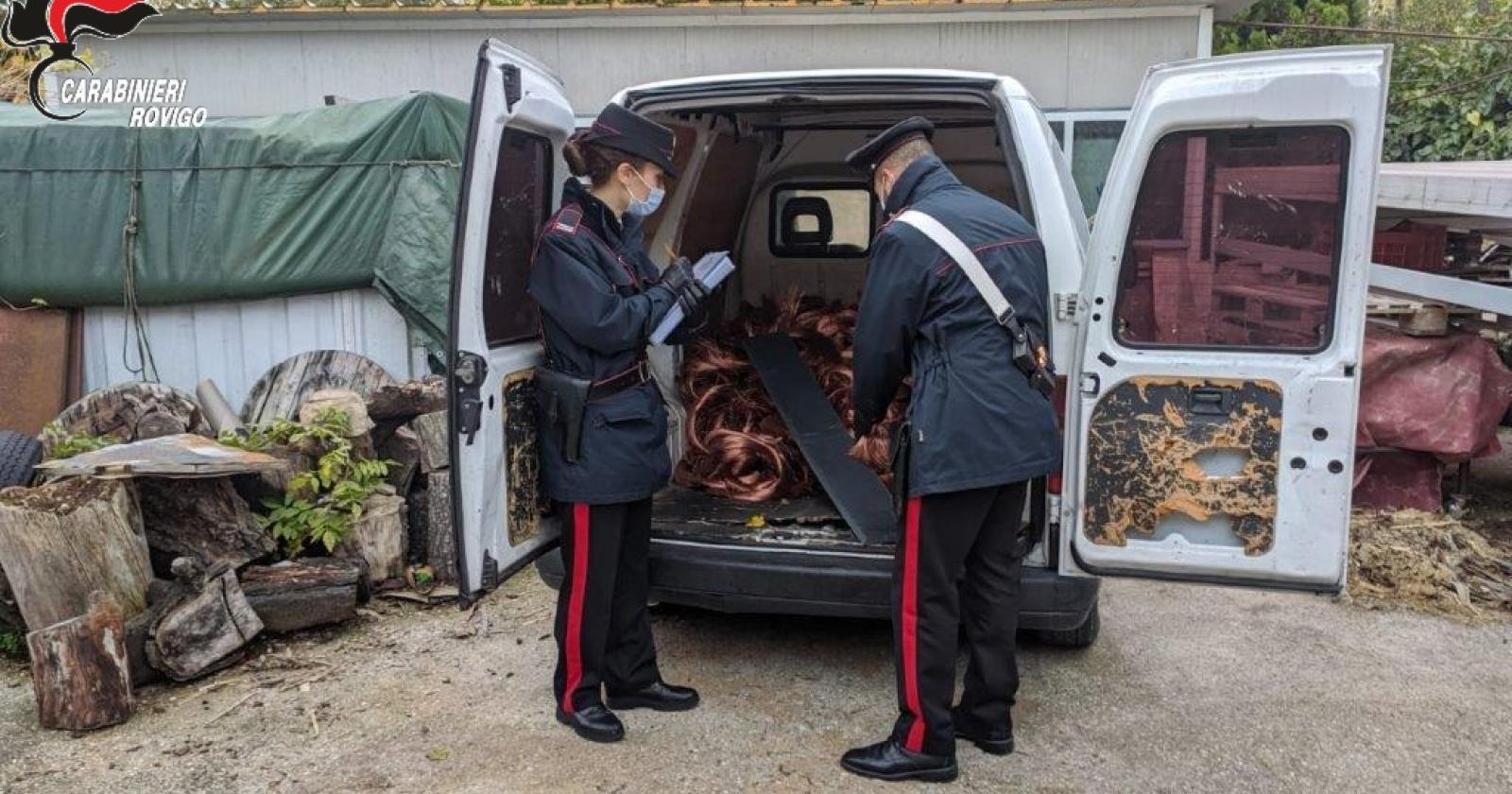 Razzia di rame in azienda, ladri rincorsi e arrestati