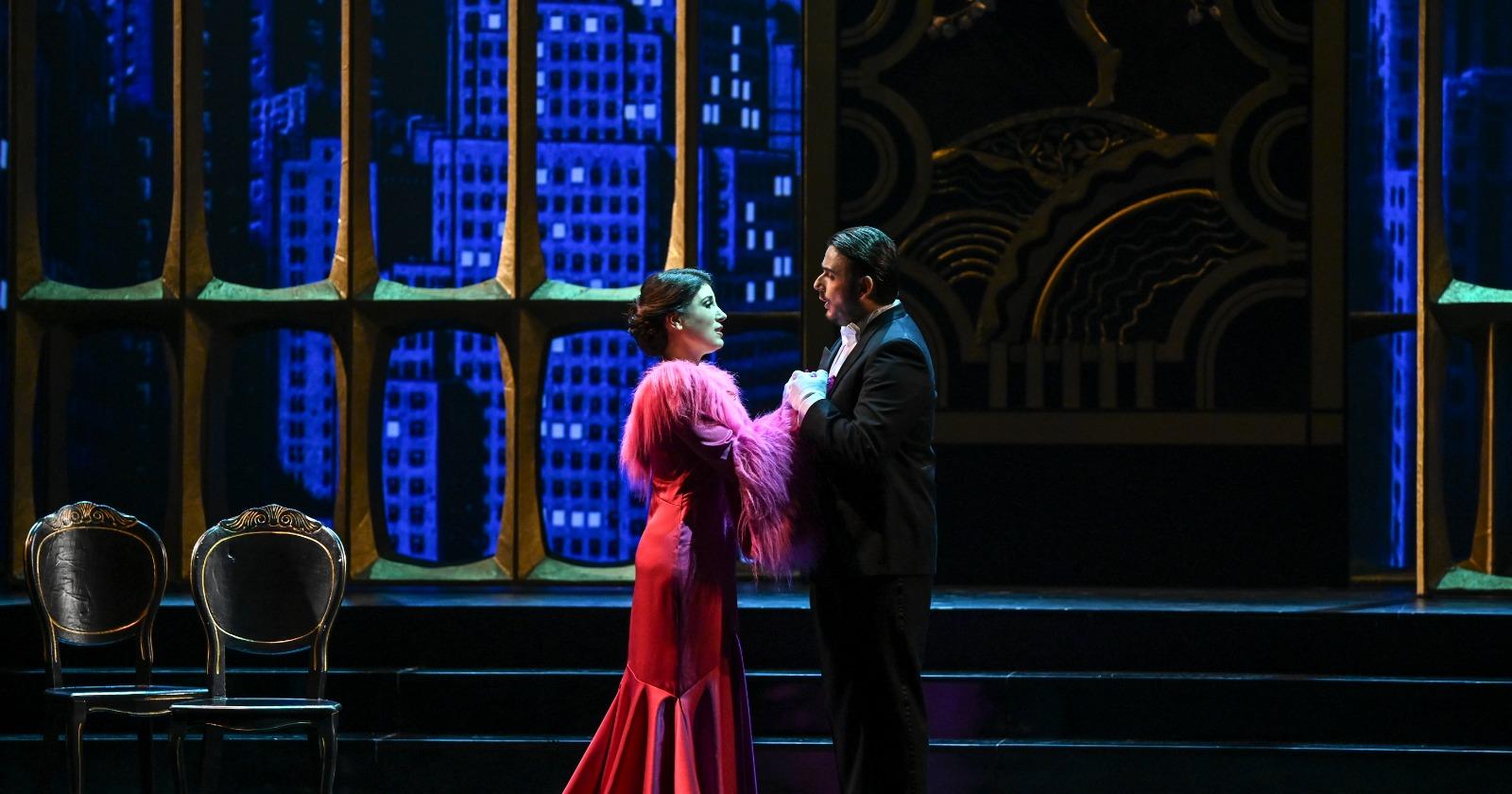 Traviata Boom, sociale in piedi ad applaudire