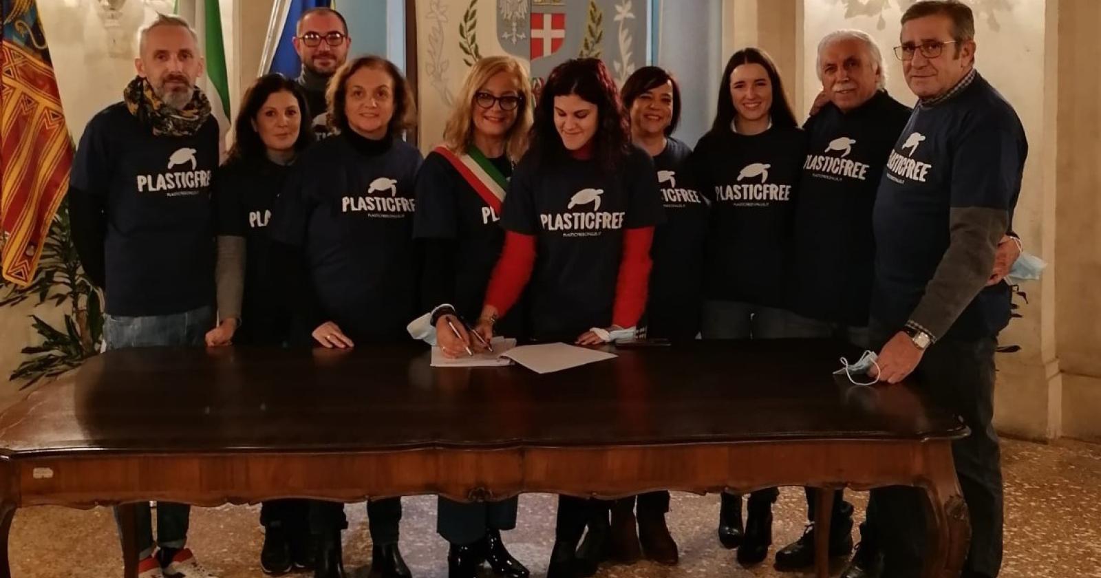 Ufficiale: collaborazione con gli angeli antiplastica