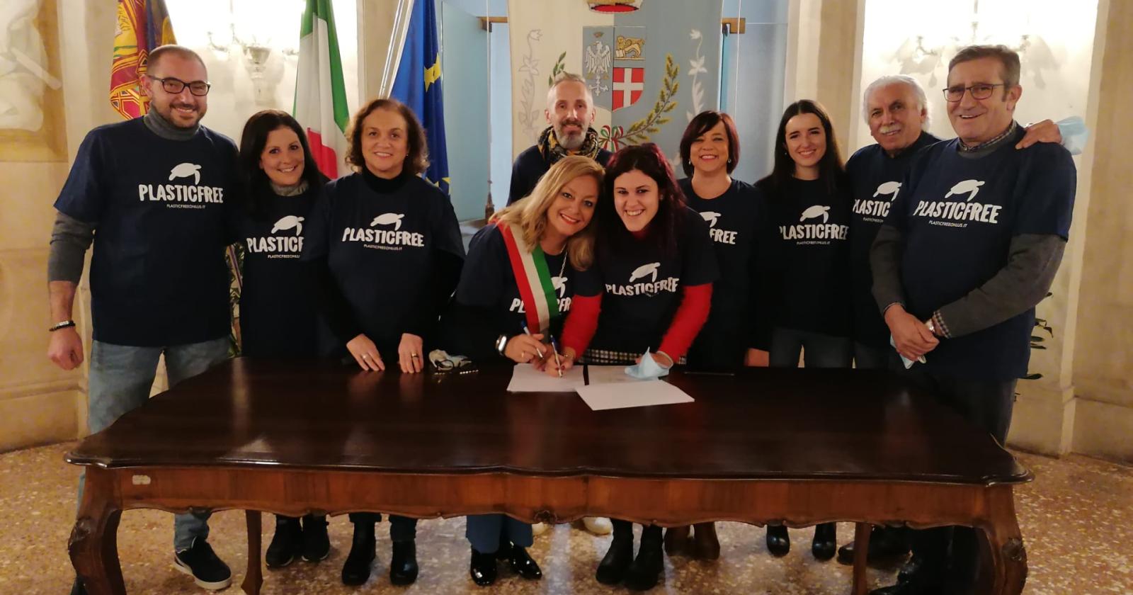 Ufficiale: collaborazione con gli angeli antiplastica