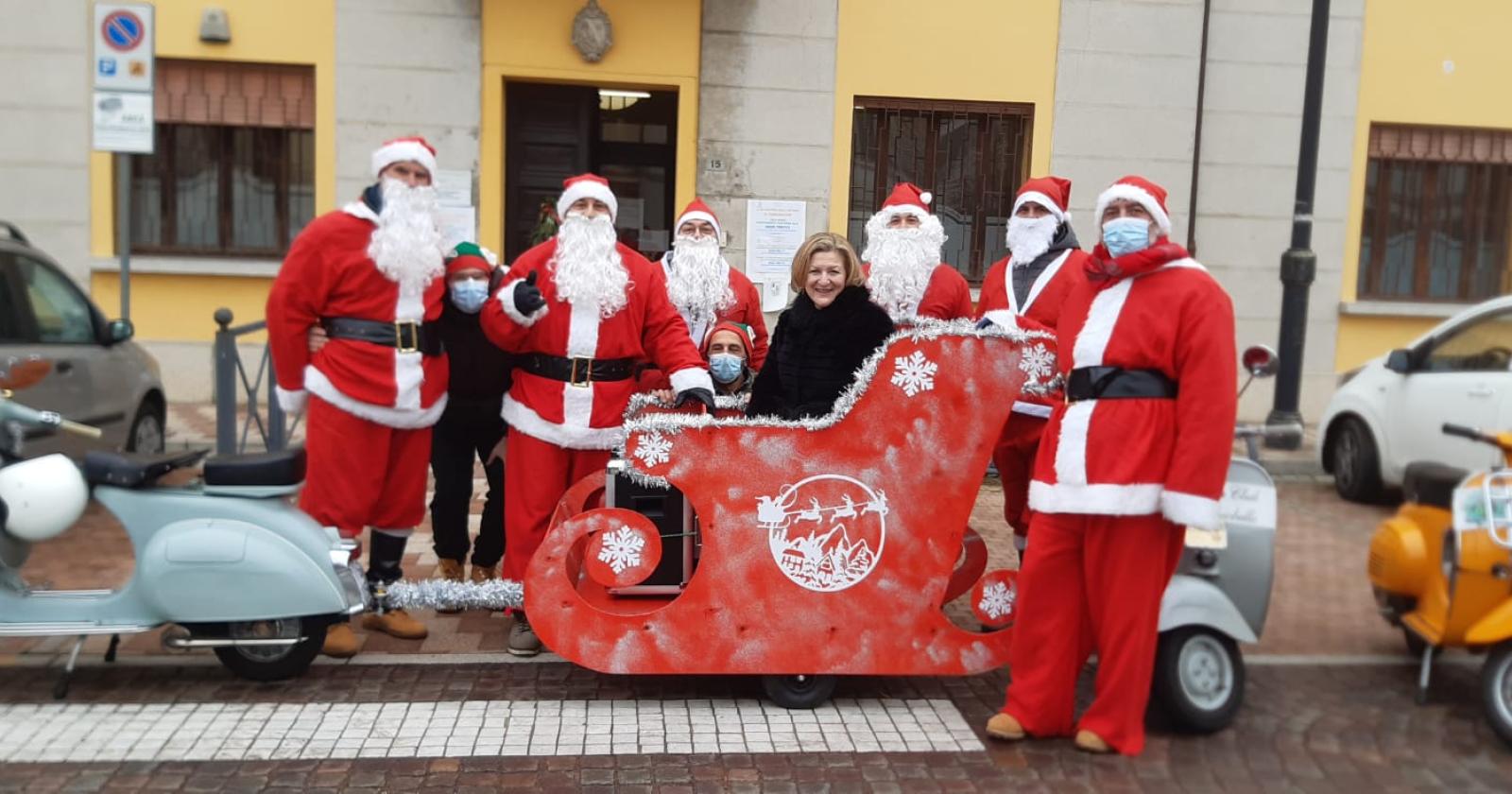 Babbo Natale è arrivato in Vespa!