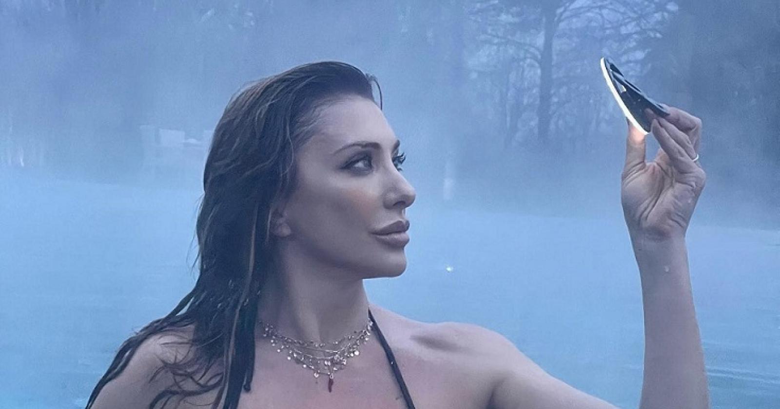 Sabrina Salerno alle terme manda i social in delirio