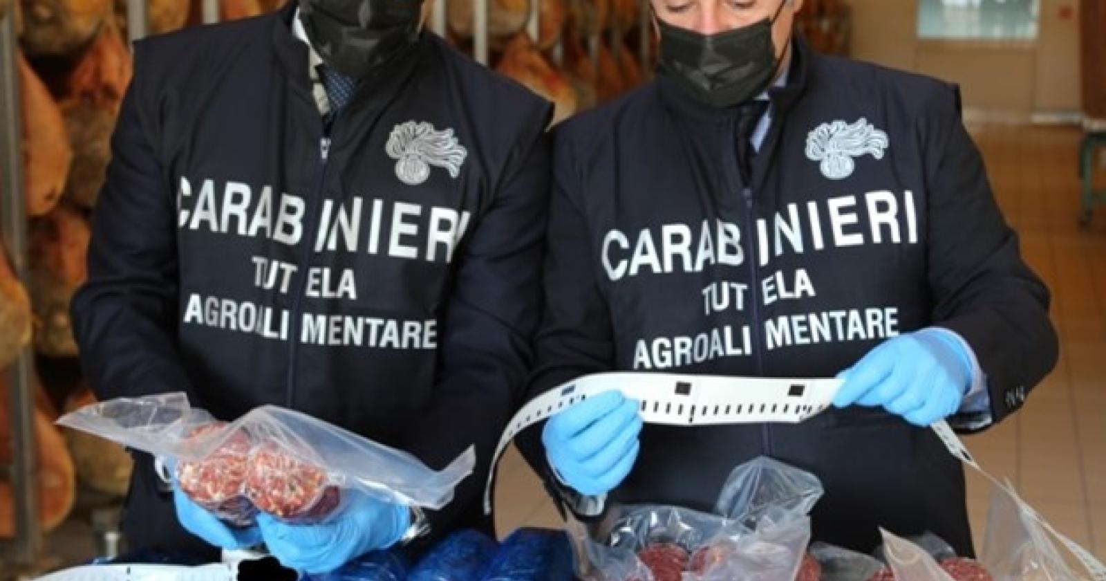 Salami fuorilegge, due persone nei guai: sequestrate 10 tonnellate di carne
