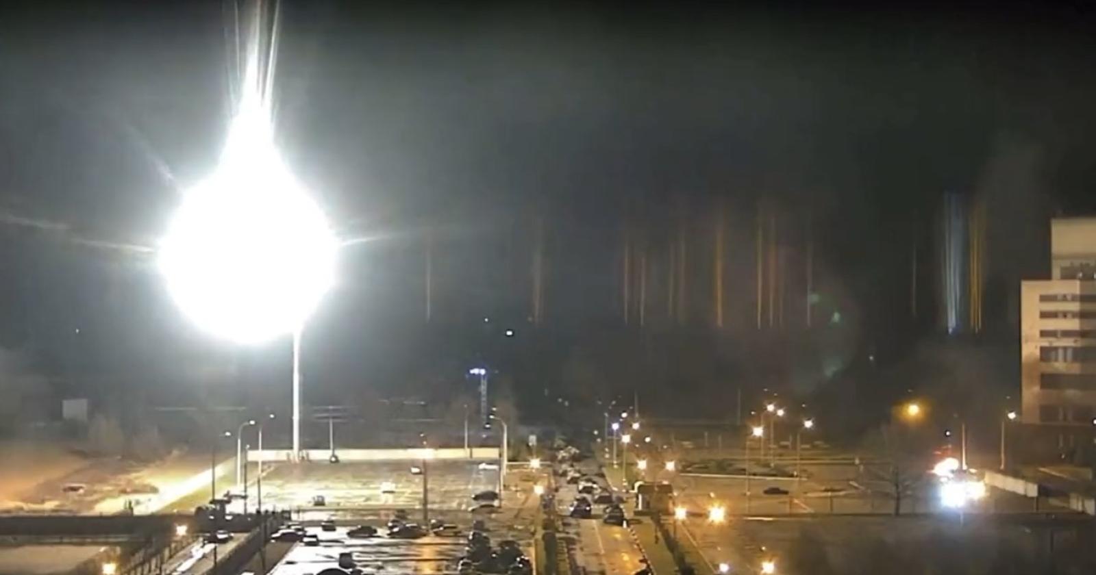 La centrale nucleare di Zaporizhzhia colpita da un missile