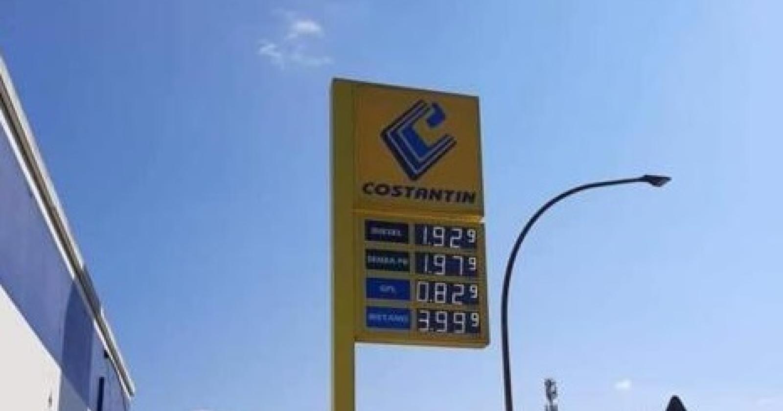 Follia al distributore, metano a 4 euro