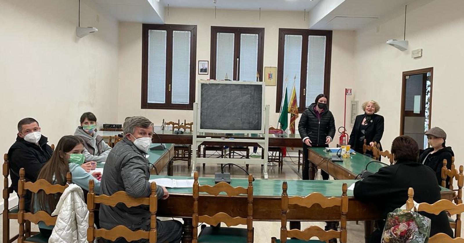 La sindaca si porta i profughi a casa sua