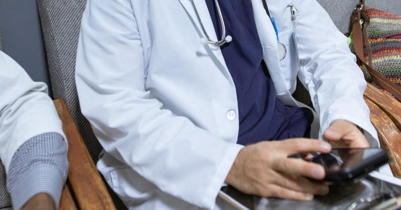 Ritrova e consegna il cellulare smarrito al dirigente Ulss