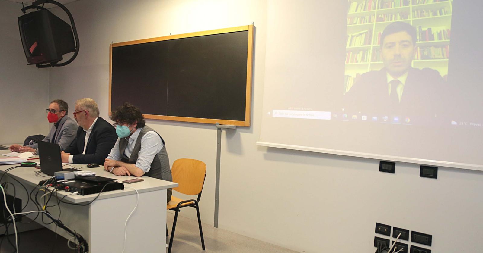 Speranza gela Rovigo: "Pandemia, ci siamo ancora dentro. Avanti con mascherine e vaccini"