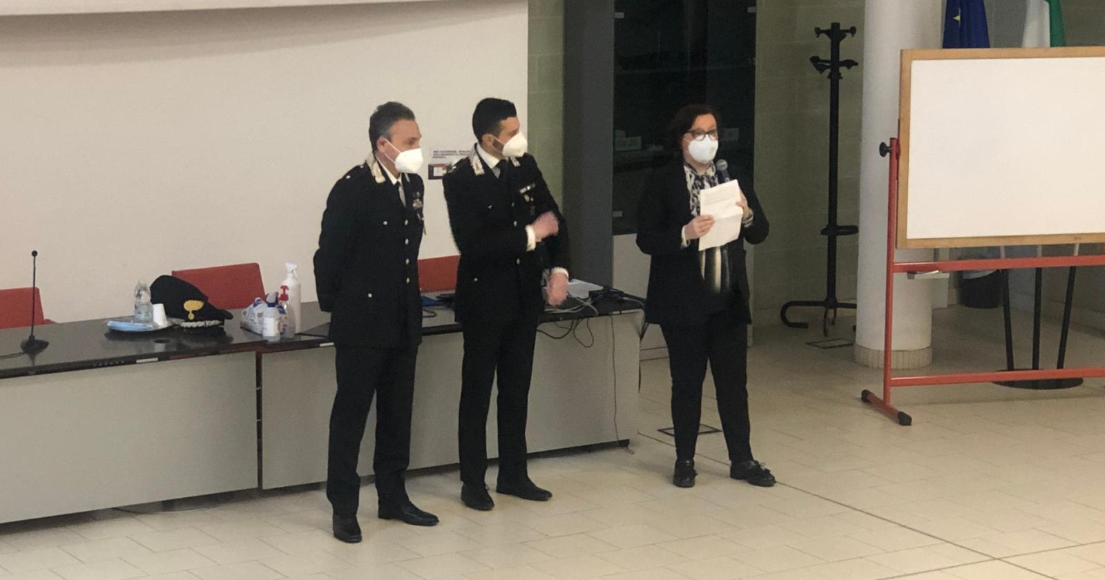 Carabinieri al liceo per parlare di legalità