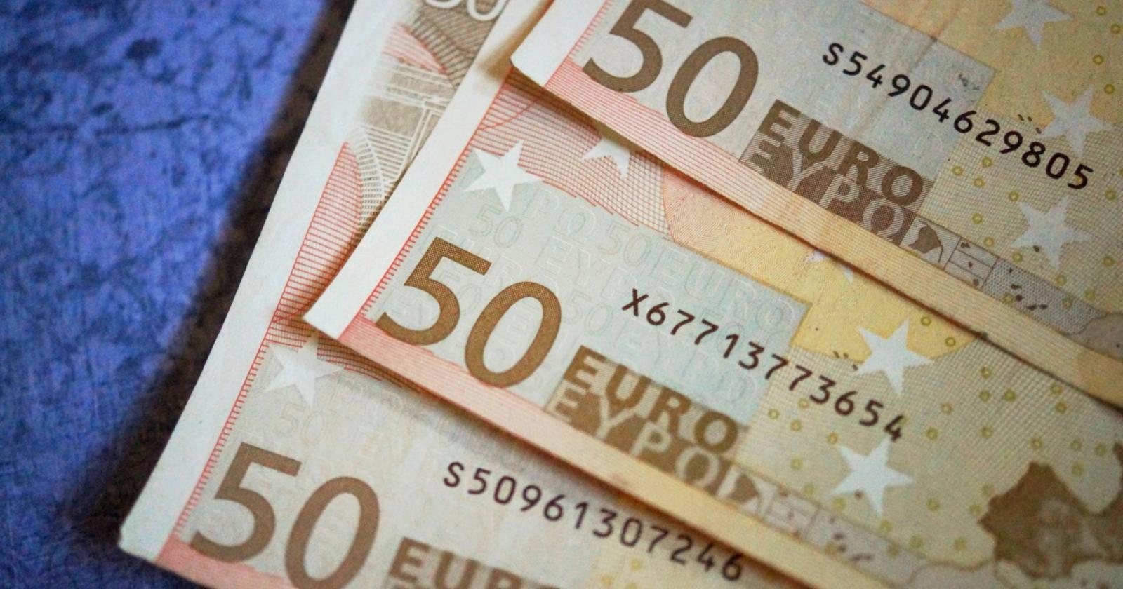 Trova uno zaino pieno di soldi e lo restituisce, Zaia lo ringrazia
