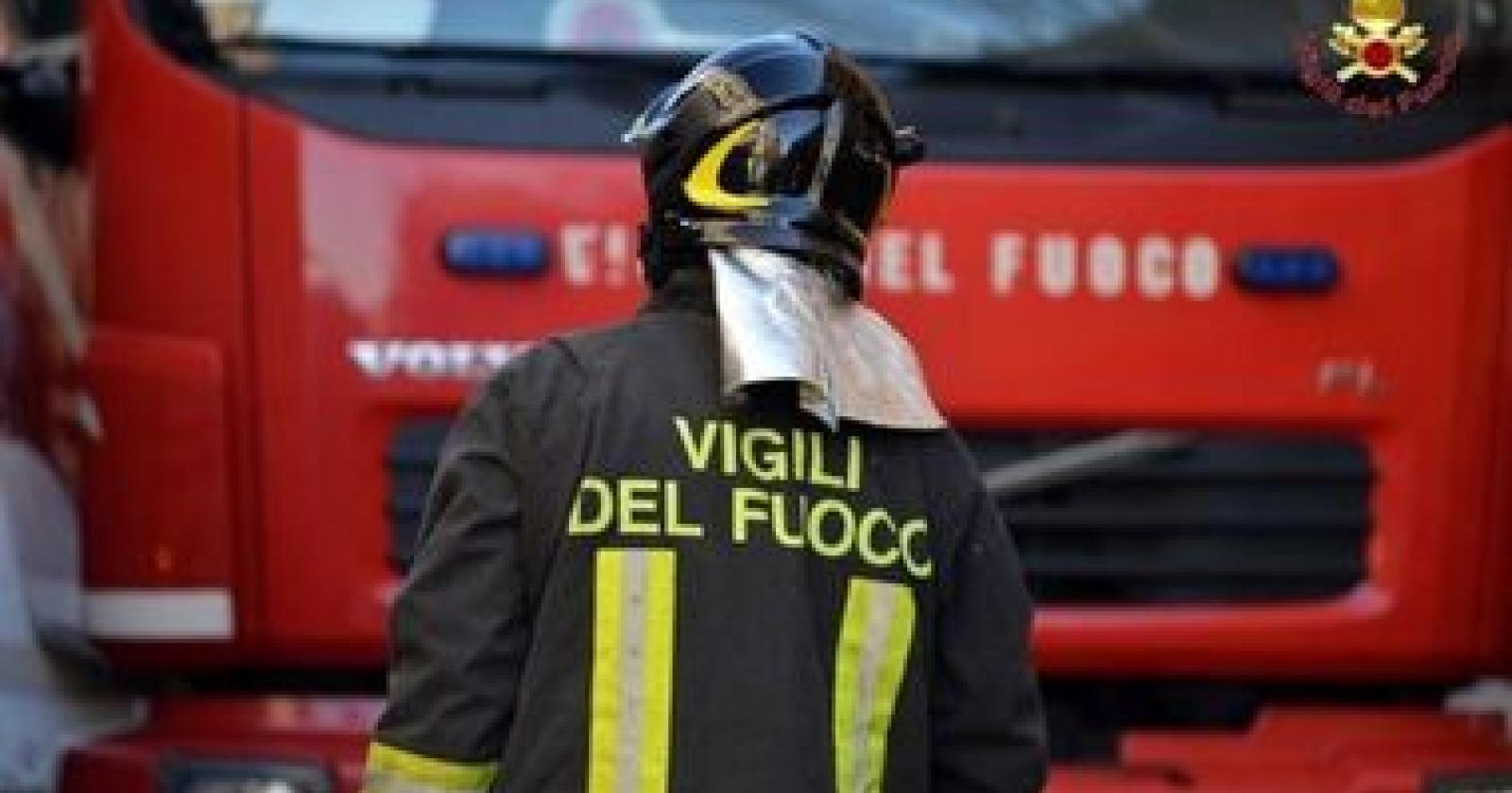 Si stacca un pezzo della statua del santo: paura tra i fedeli