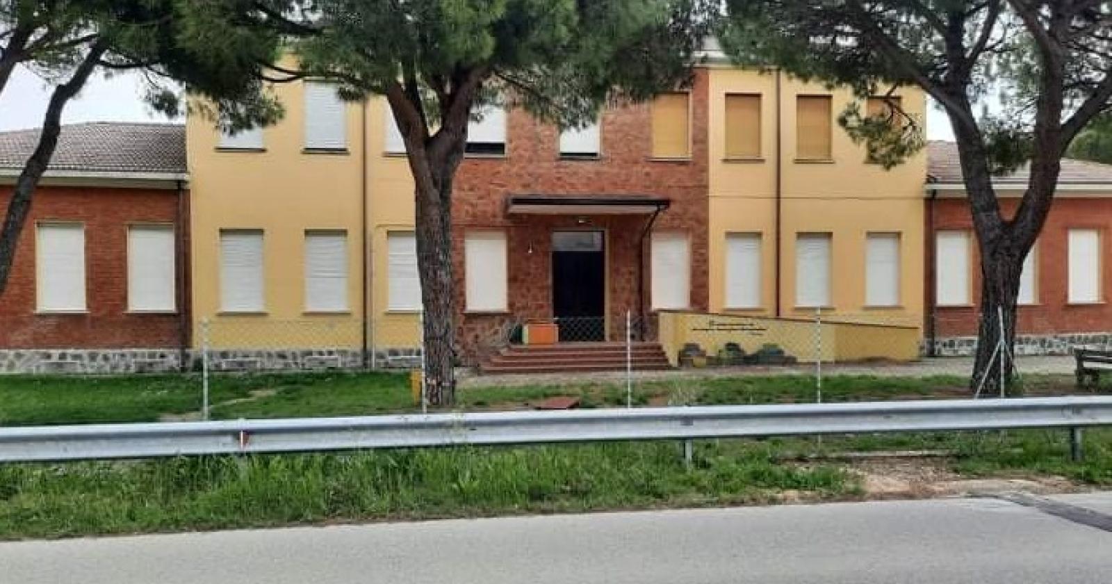 Crollo alle elementari, bimbi a casa