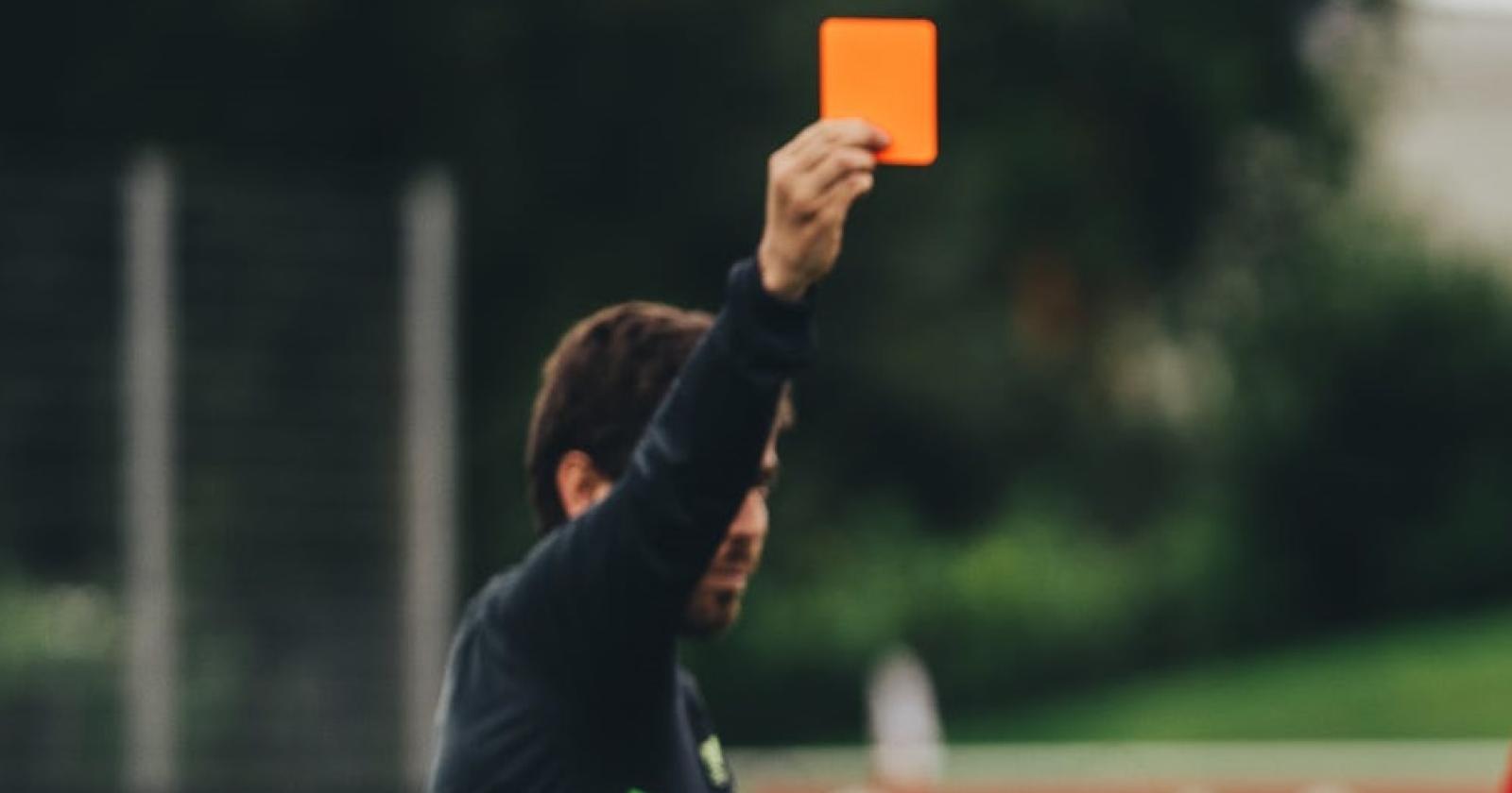 Insulti agli arbitri: multati in tre