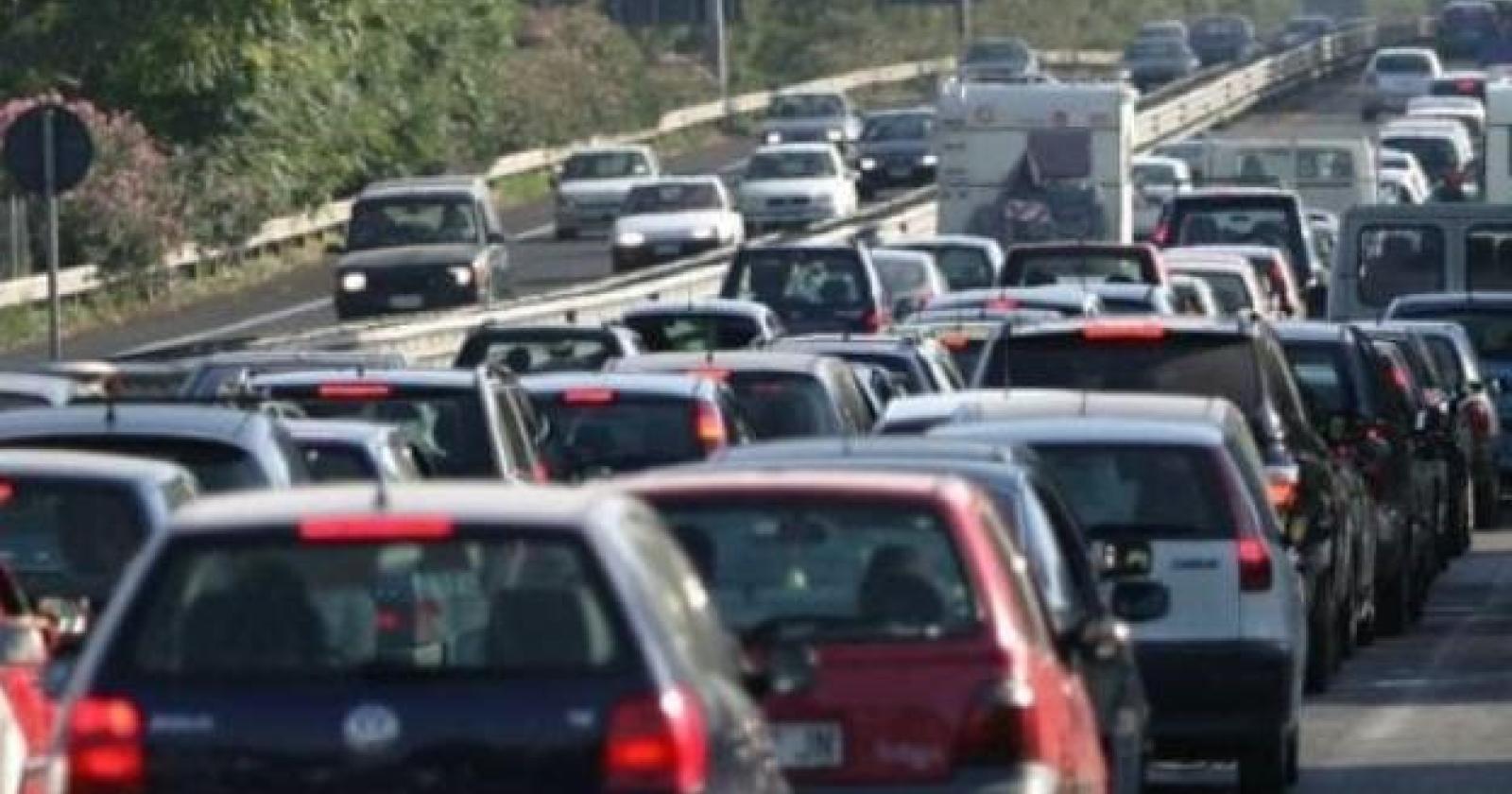 Tamponamenti in autostrada, traffico bloccato