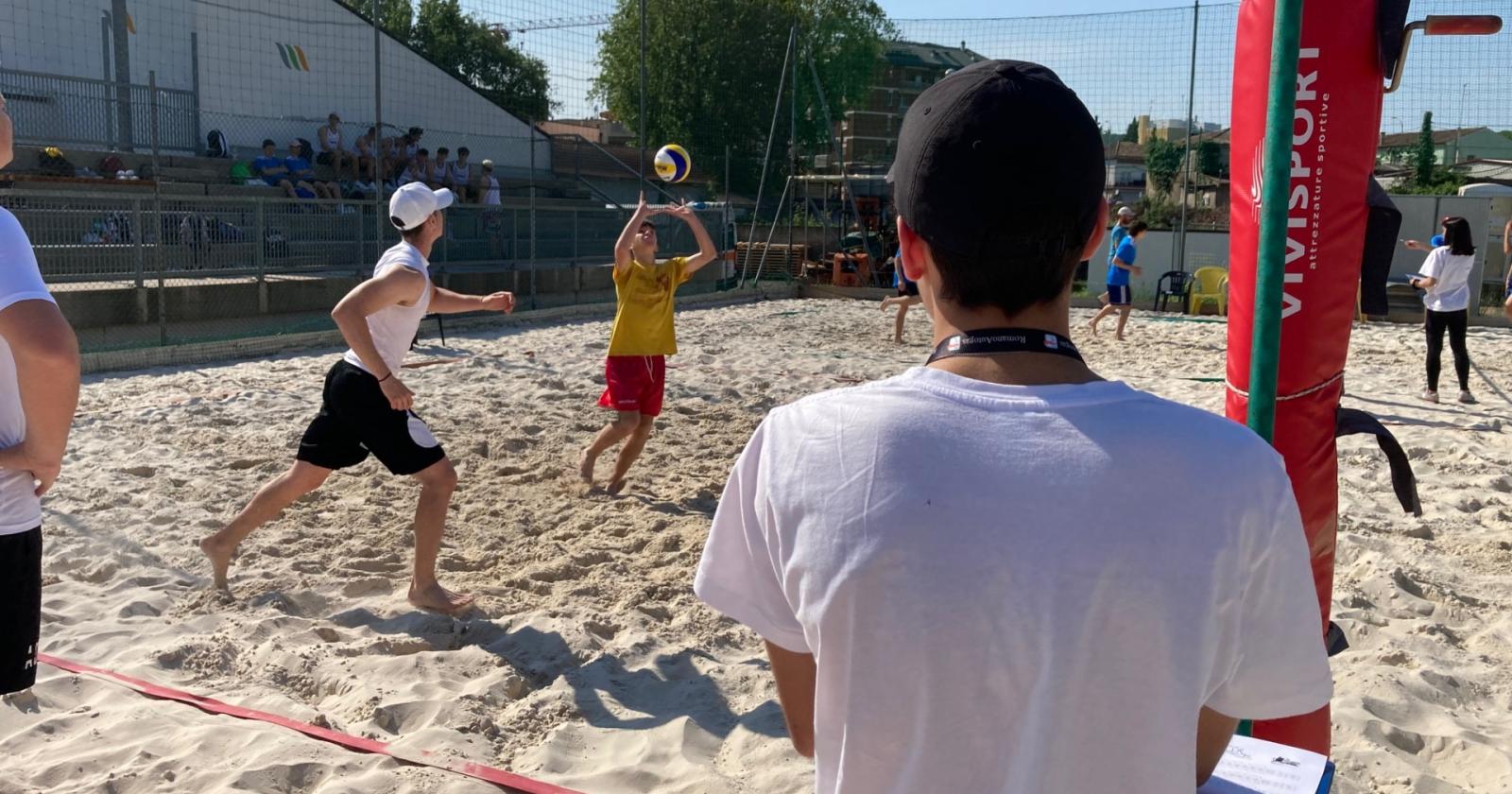 Scuole superiori a tutto beach volley 
