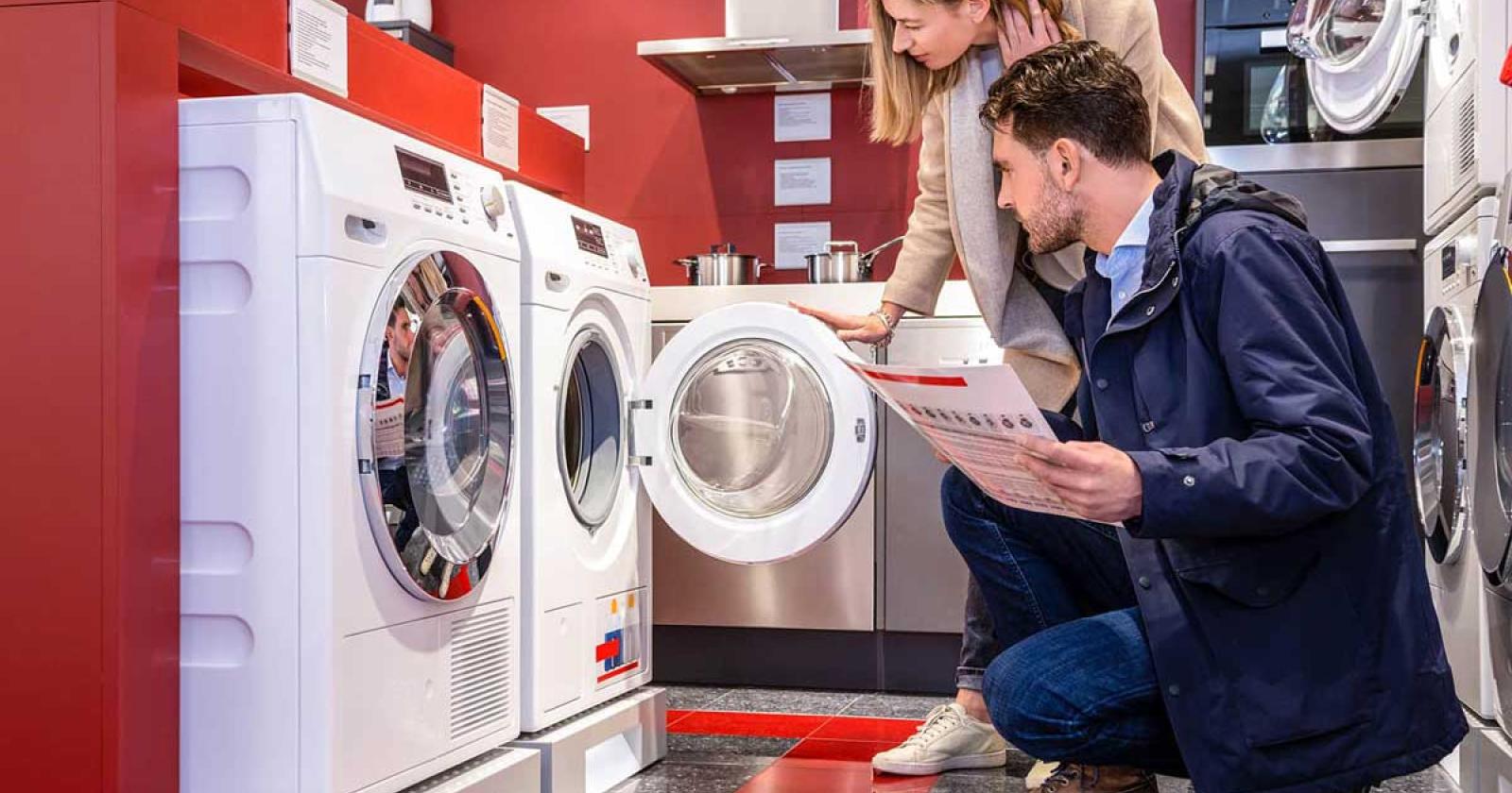 Famiglie, aumenta la spesa di beni